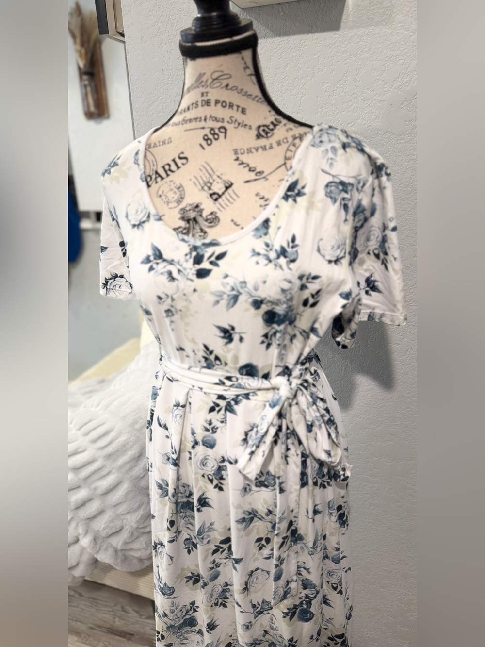 Amazon Maternity Dress Medium M White Blue Floral Tie Waist Baby Shower Midi - Picture 4 of 7